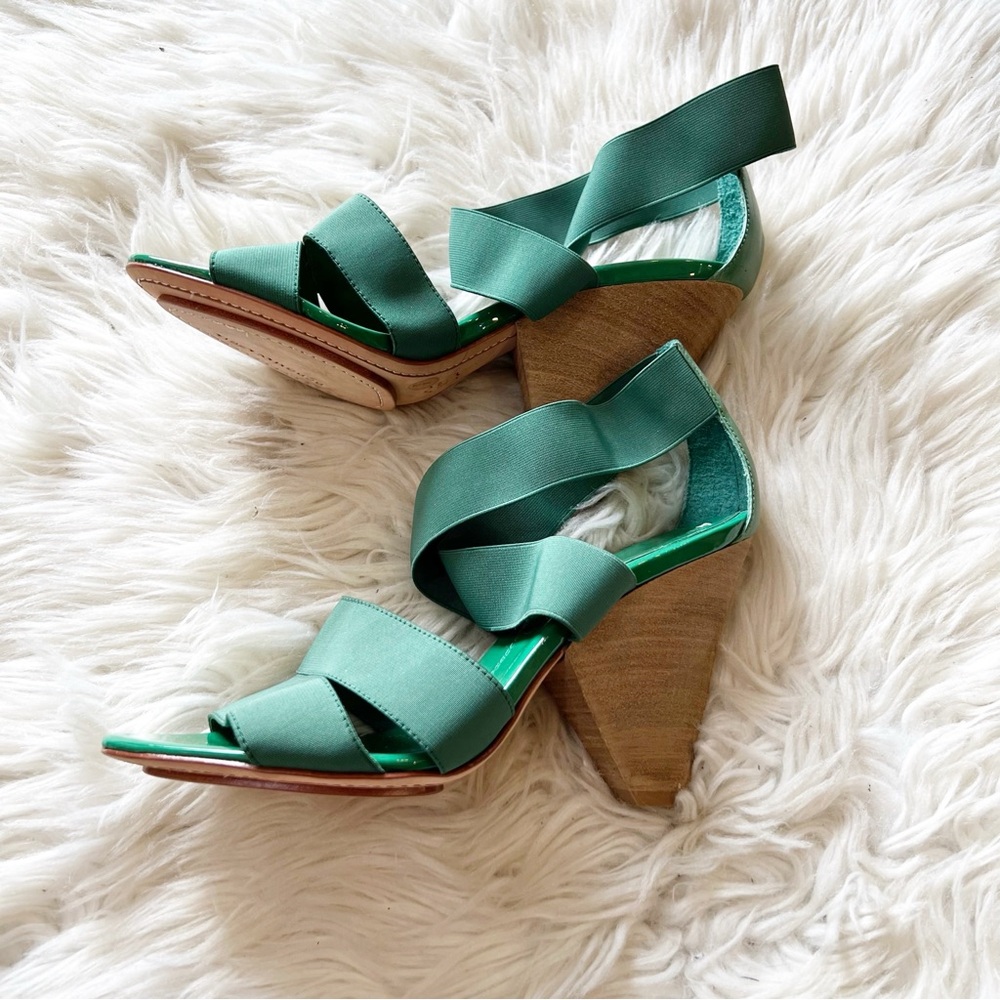BCBGMAXAZRIA Green Strappy Stacked Heel Sandals Women’s Size 7B
